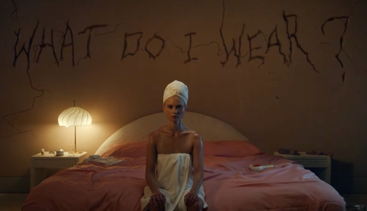 「何を着ればいいの？」という恐ろしい質問。ザランドのクリスマス広告に焦点を当てる