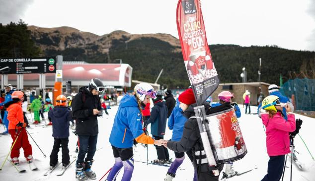 ガロは、カタルーニャの主要なスキー場でプロモーションを行うことで、ブロス製品と雪を結び付けています。