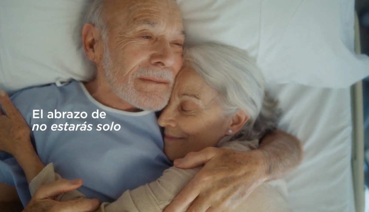 サニタスのクリスマス広告は、ハグを保留したままにしないよう奨励しています