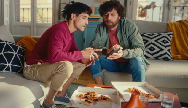 ingは、給与計算アカウントの新しい広告で「私の隣人ホセ」にうなずきます