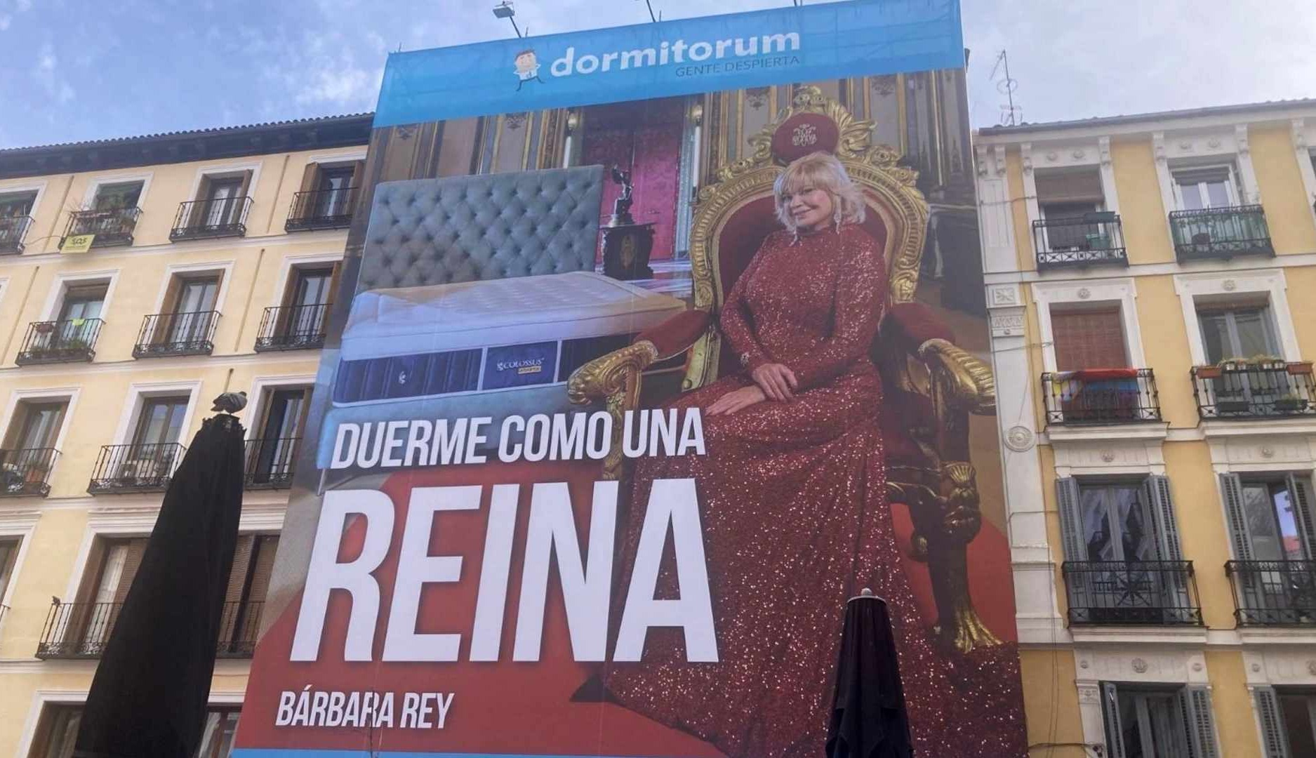 Lona publicitaria de Dormitorum con Bárbara Rey