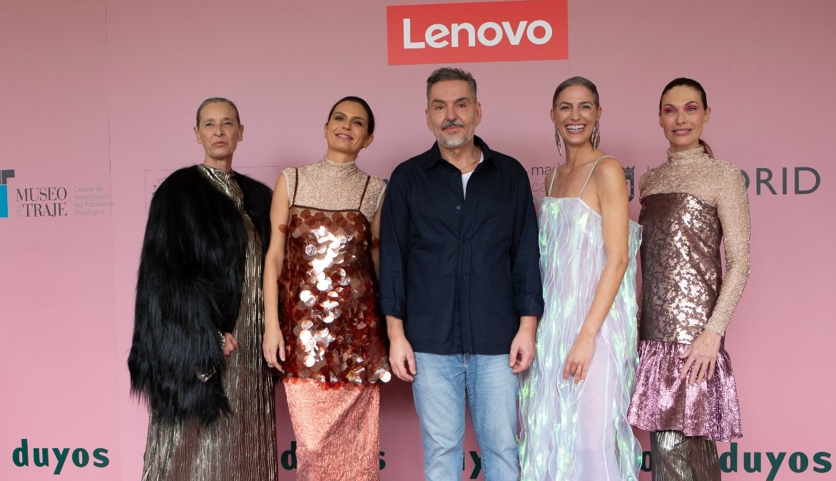 Juan Duyosは、Lenovoの手によって「Tecno」としてバプテスマを受けた新しい服のコレクションを立ち上げました