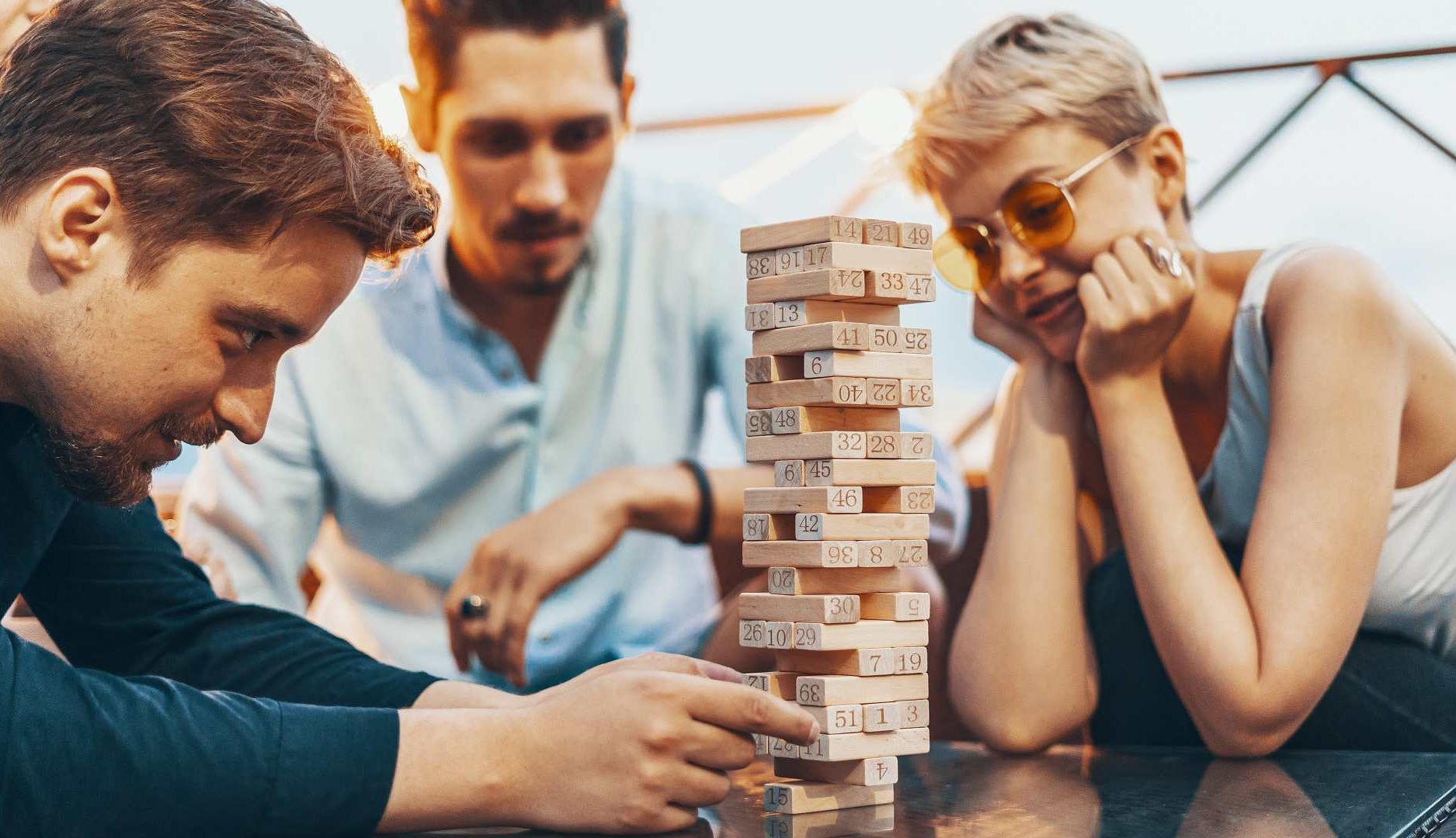 企業の儀式を活用し、より大きなコミットメントと満足を生み出す方法