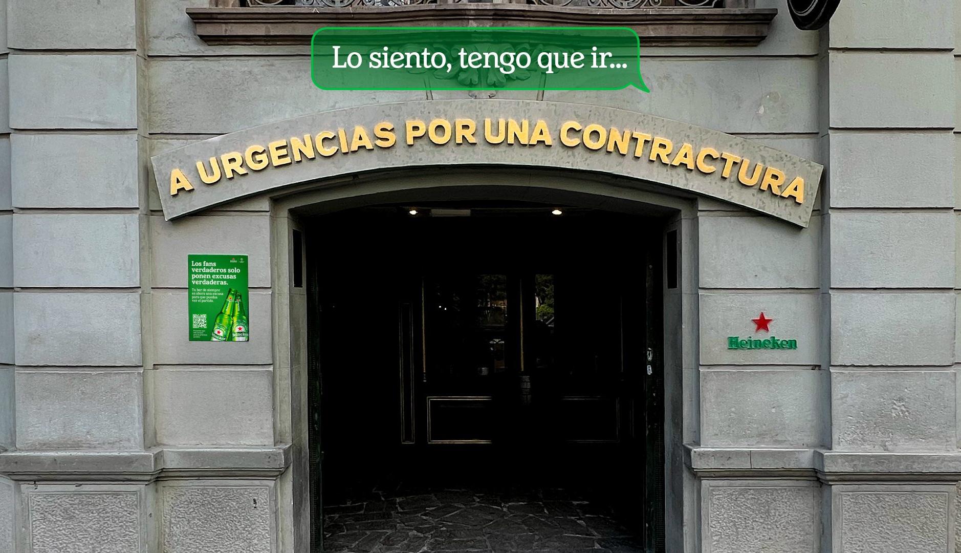 Puerta de un bar con el logotipo de Heineken