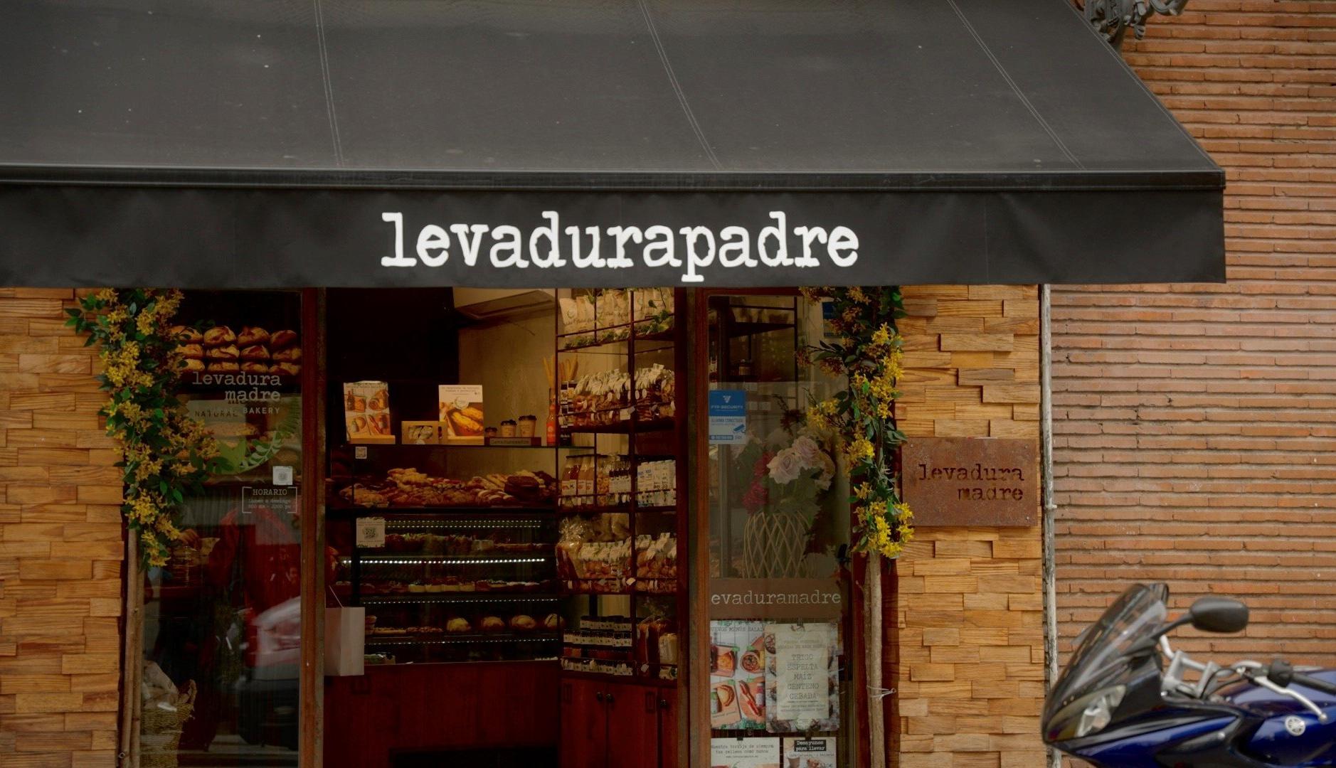 Una panadería de Levaduramadre desde fuera, y con el nombre cambiado por el de Levadurapadre
