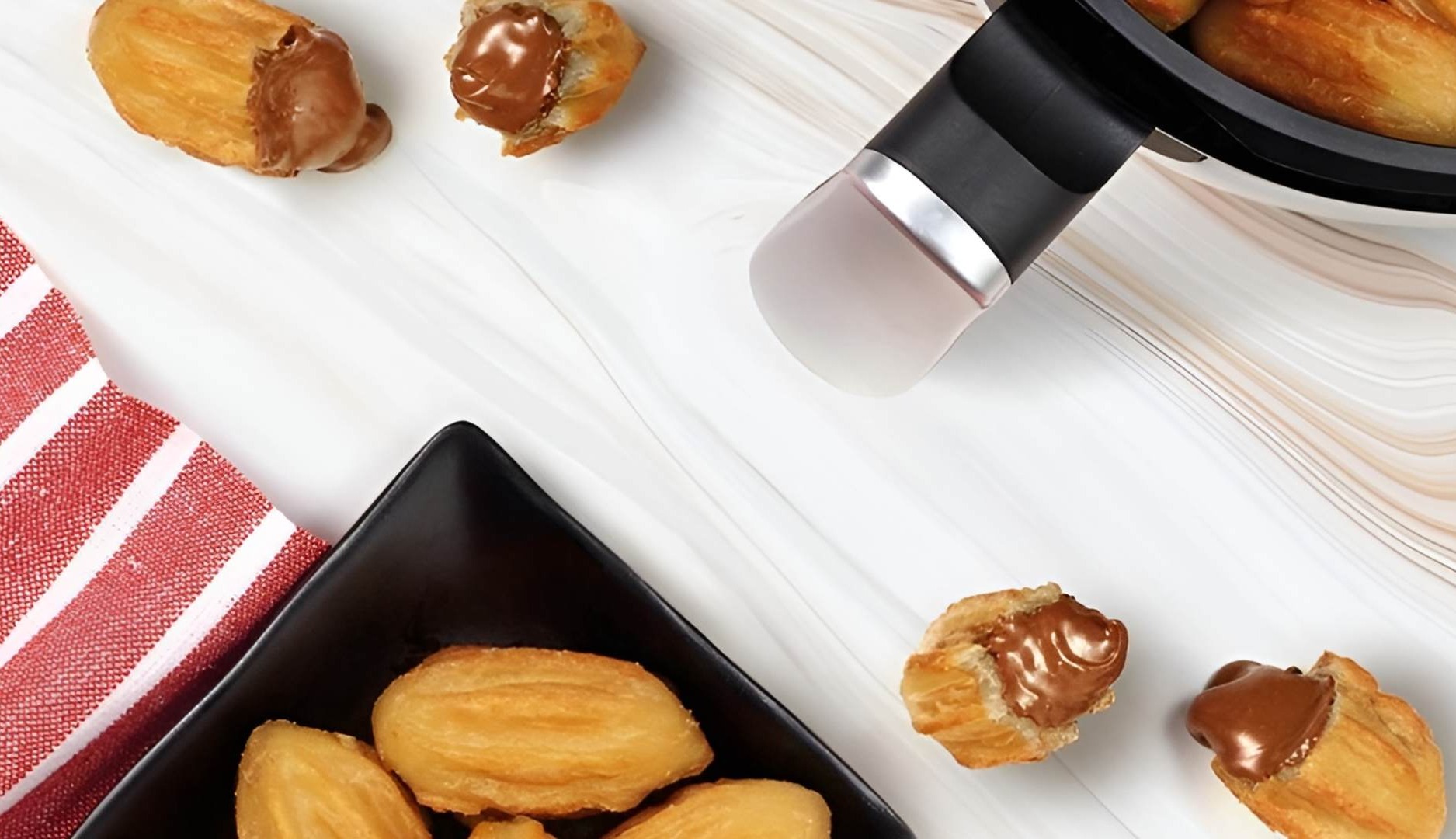 MaheesとNocillaは、航空会社のためにいくつかのぬいぐるみのMinichurrosの協力に加わりました