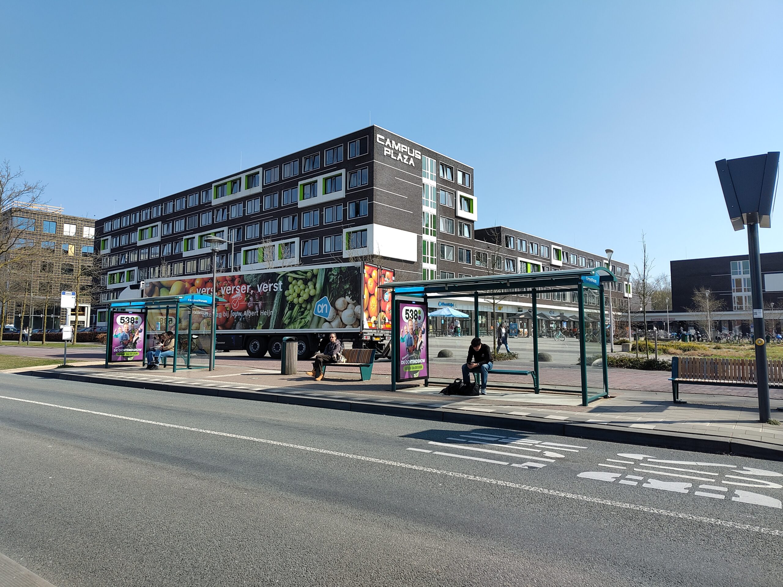 呪文の下で不健康な食べ物の広告