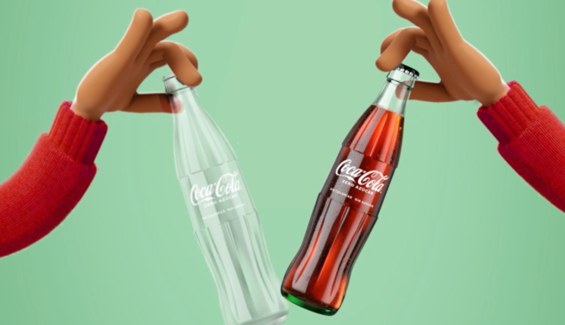 una imagen de manos animadas en 3D sosteniendo una botella llena y otra vacia de coca-cola