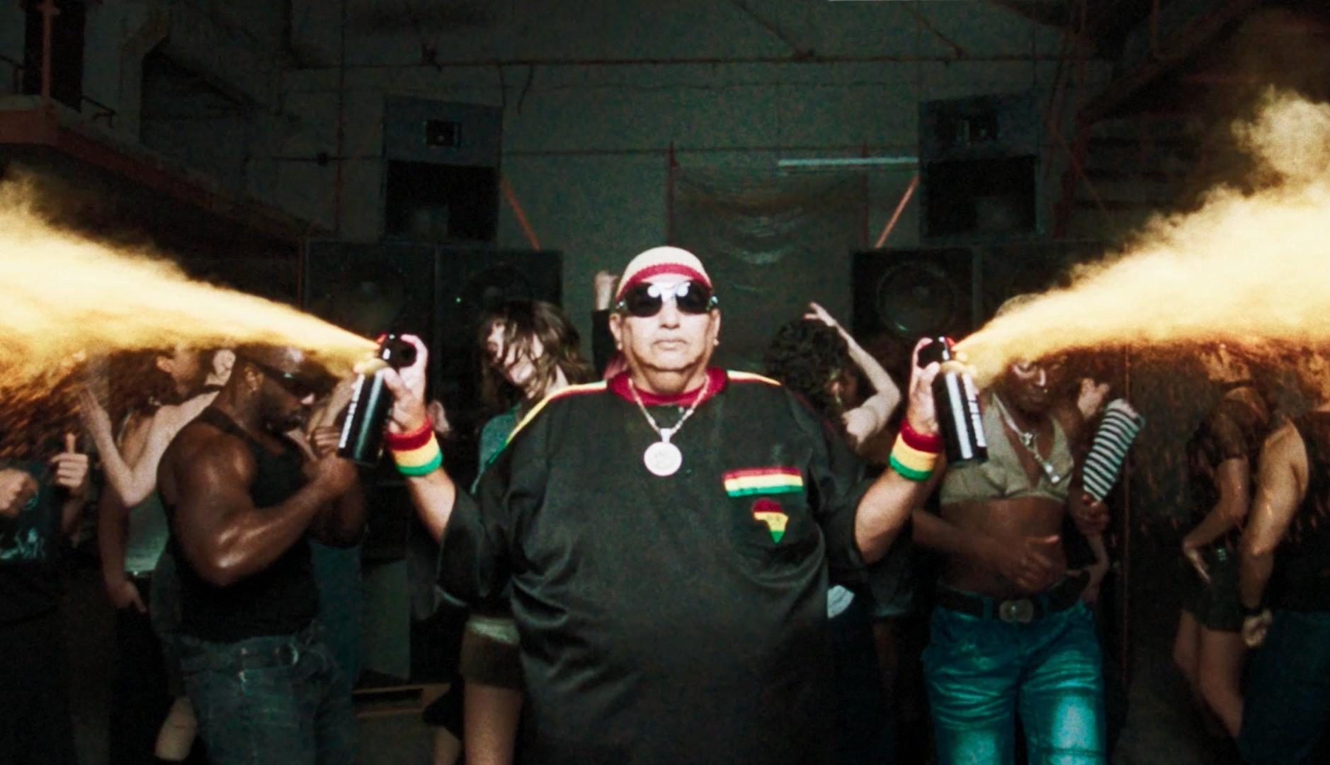 「ミミールスモーク爆弾」：睡眠が守るものは、あなたの新しいキャンペーンで違反行為として休む