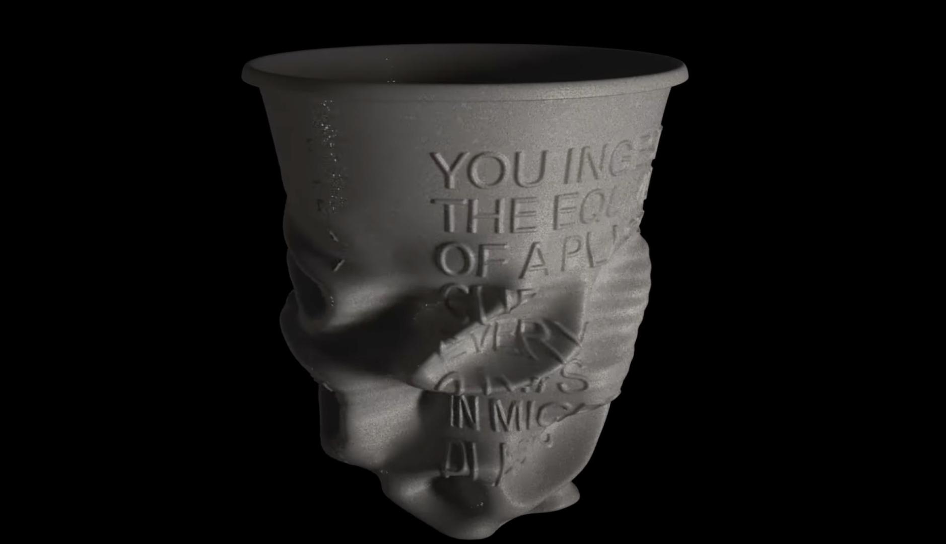 Botella creada con microplásticos extraídos de sangre