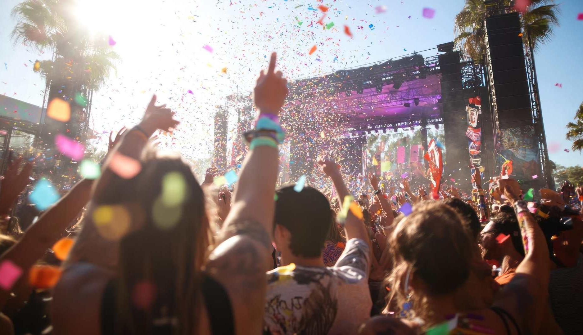 AirbnbはLollapaloozaに関連付けられており、ライブ音楽体験を提供します