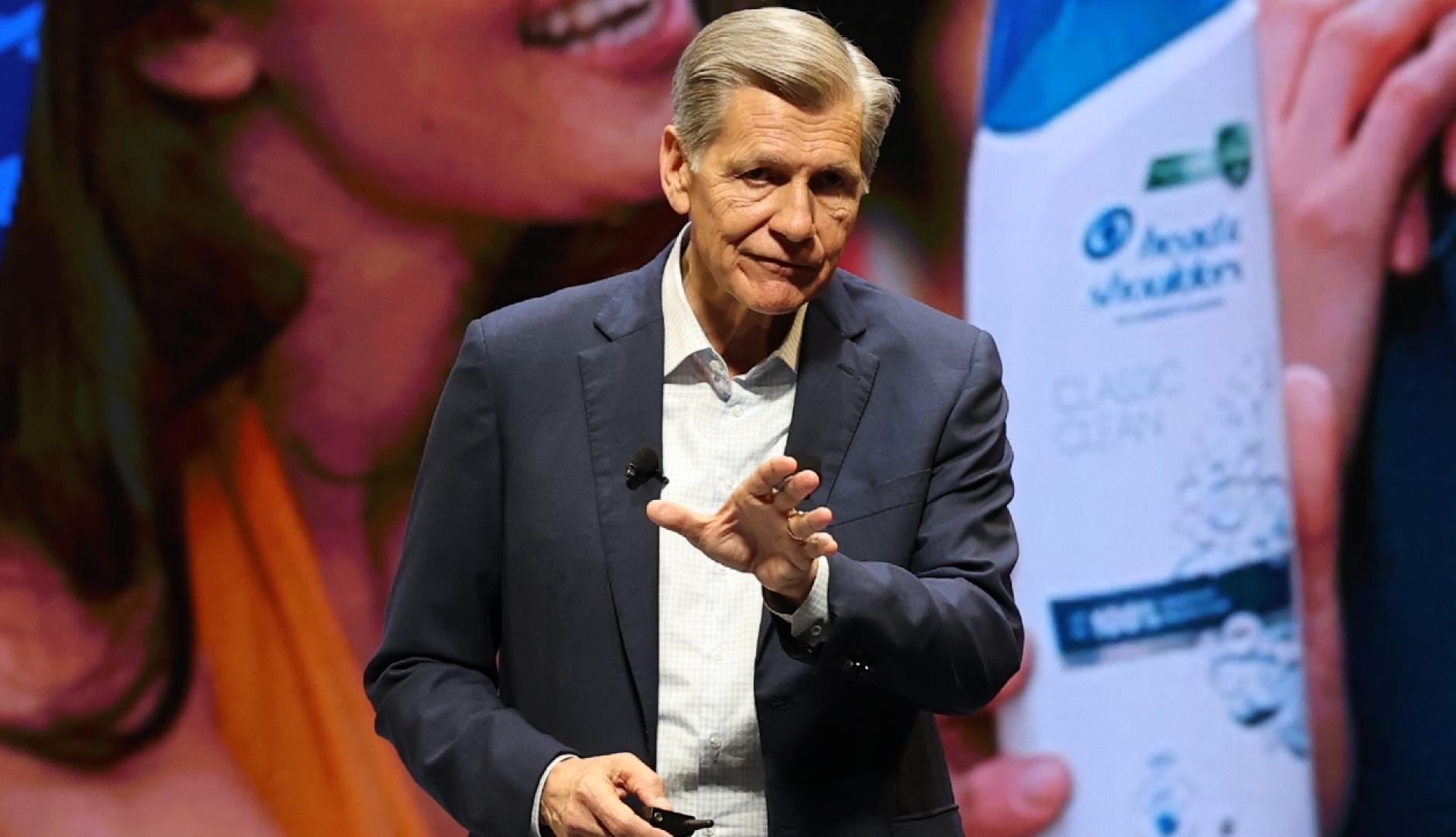 Marc Pritchard en el escenario de Cannes Lions