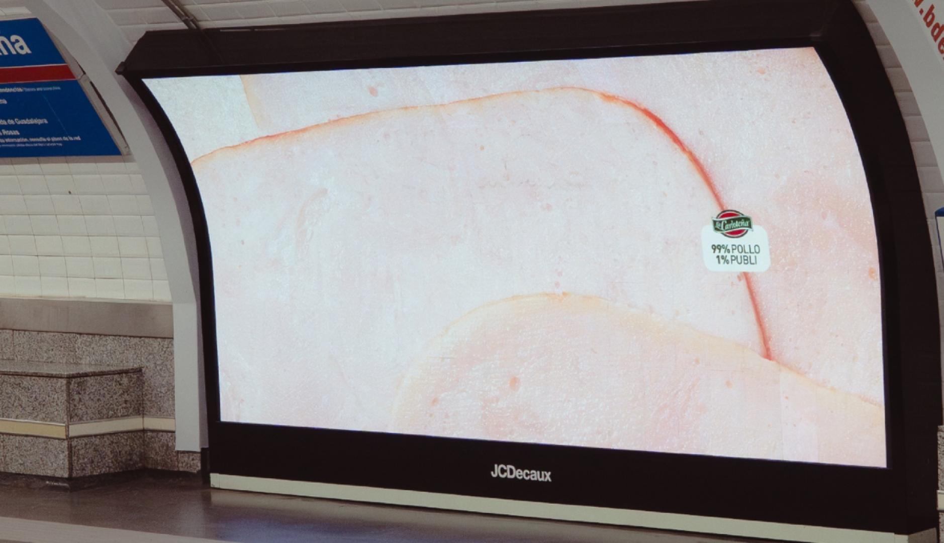 Carloteñaは99％の鶏肉を広告の誠実さのマニフェストに変換します