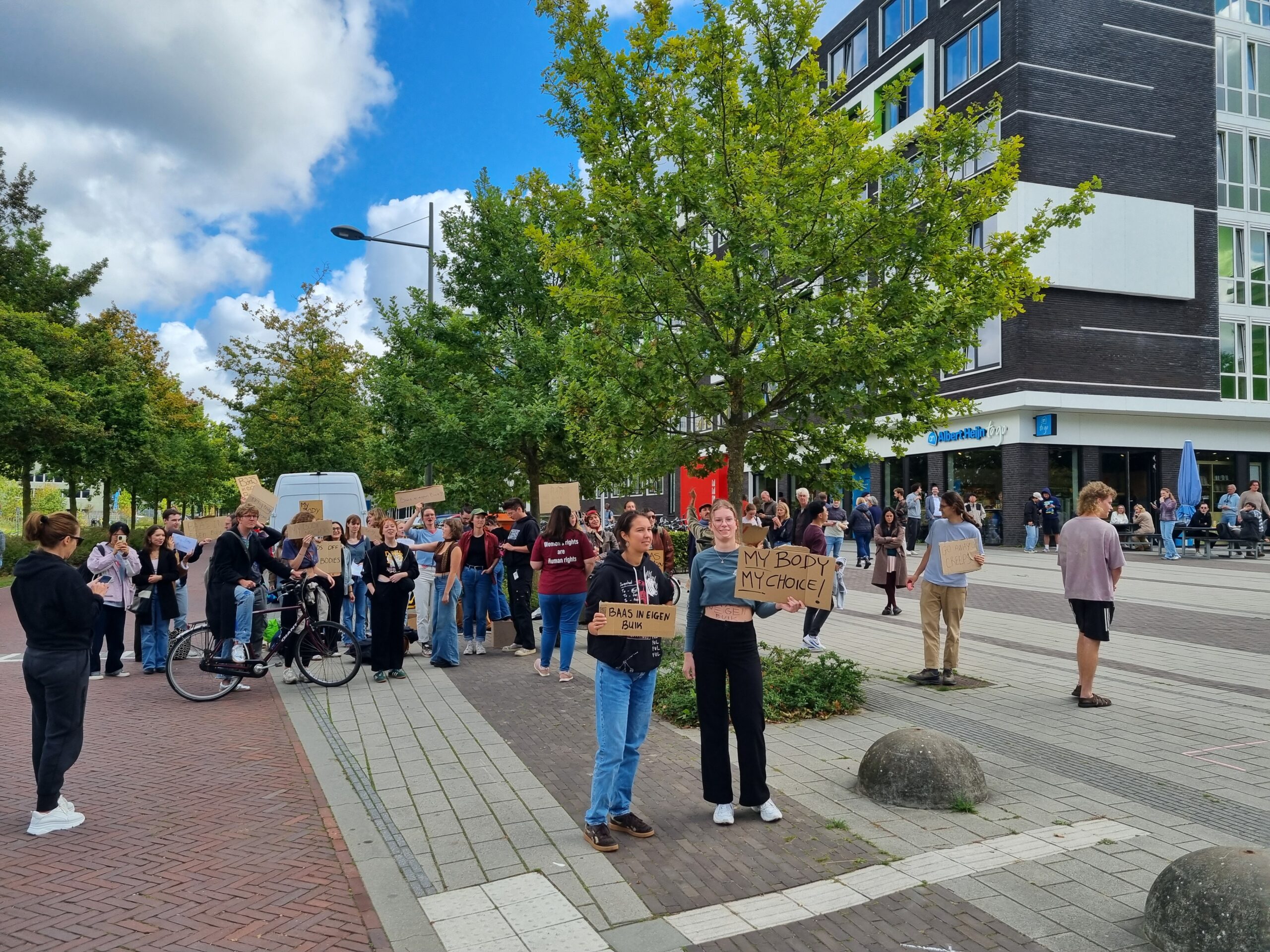 更新：火曜日の抗議日