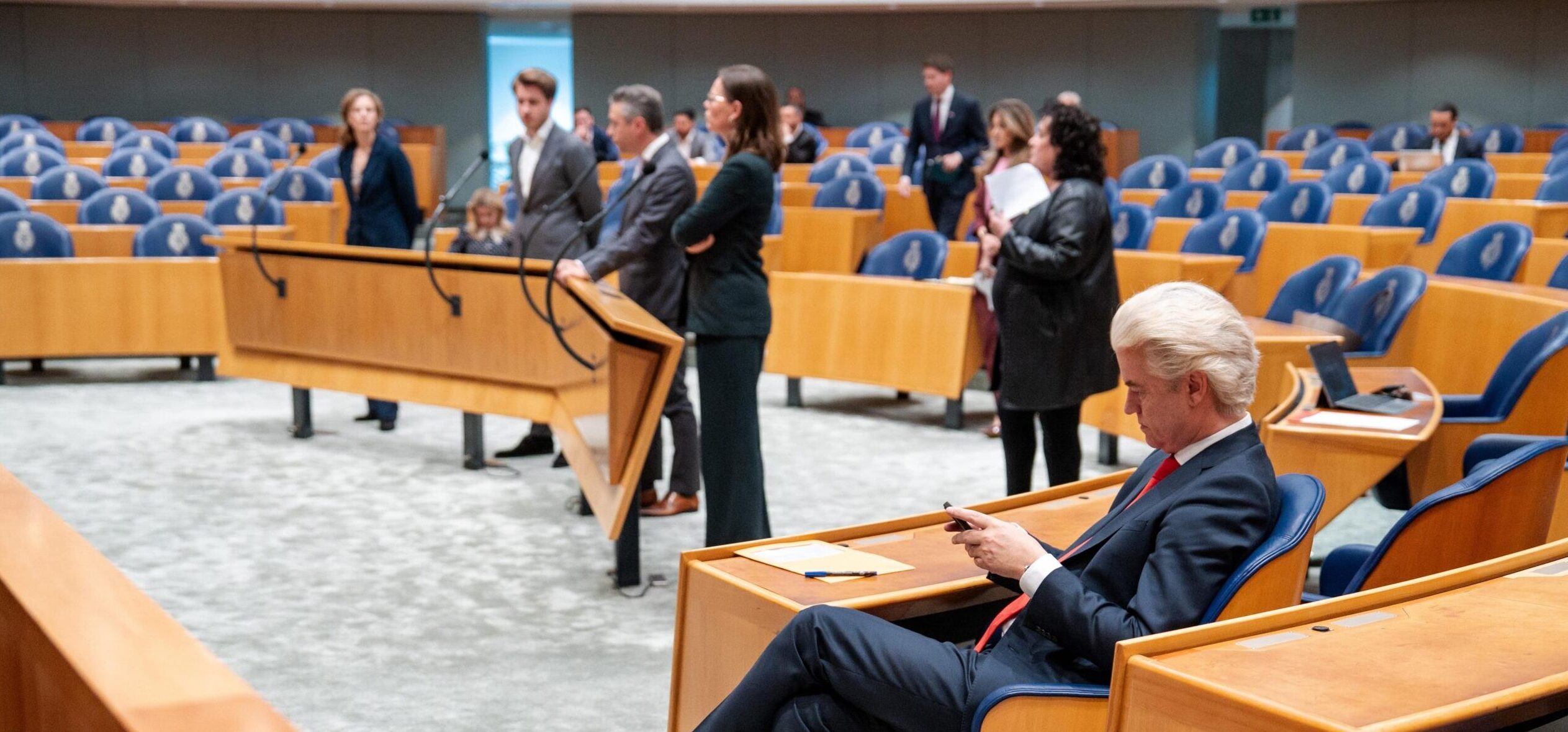 セミナーは、選挙時間のオランダの政治を示しています