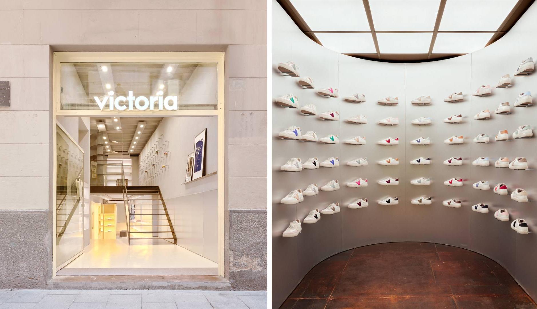 Entrada de la tienda de Victoria en Barcelona y zapatillas expuestas