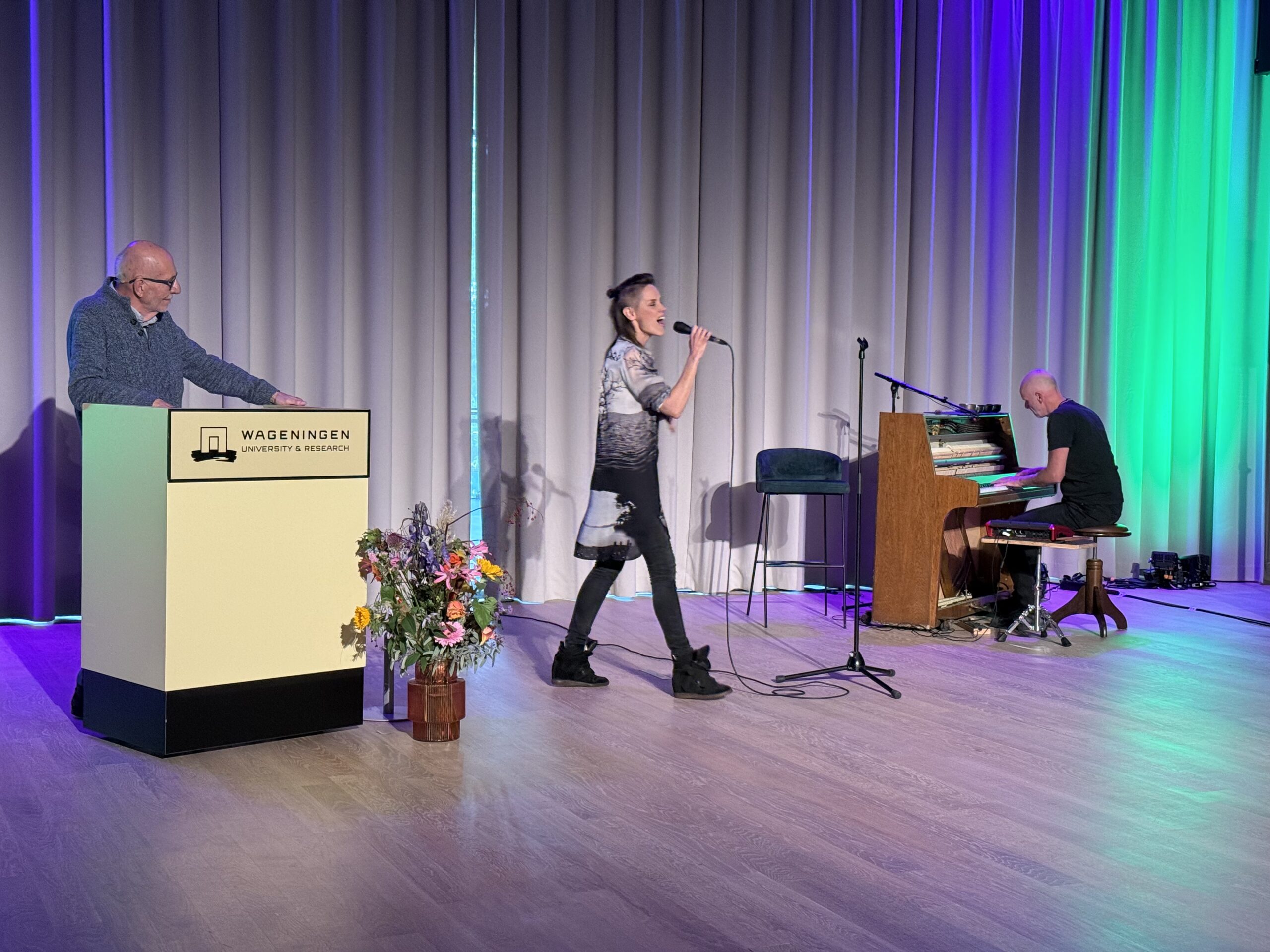 フルオムニアの自然についてのマスターテラー