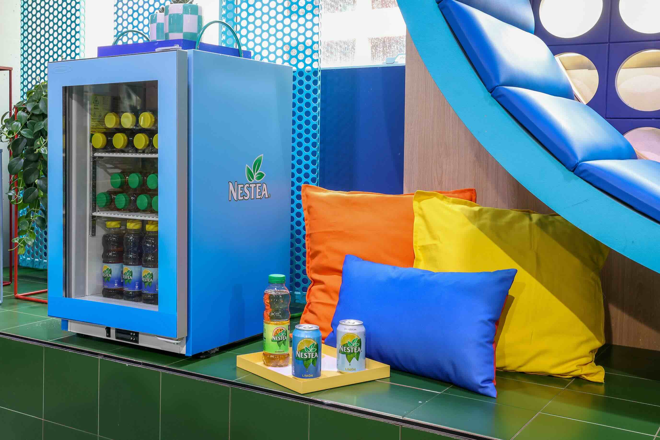 Academy of The Operation TriunfoのNestea冷蔵庫