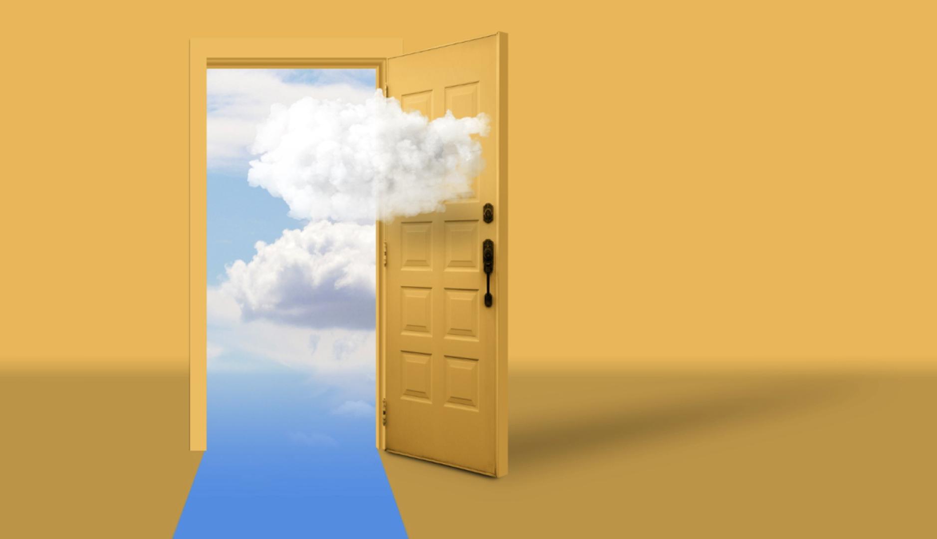 una puerta amarilla abierta a un cielo azul con nubes blancas