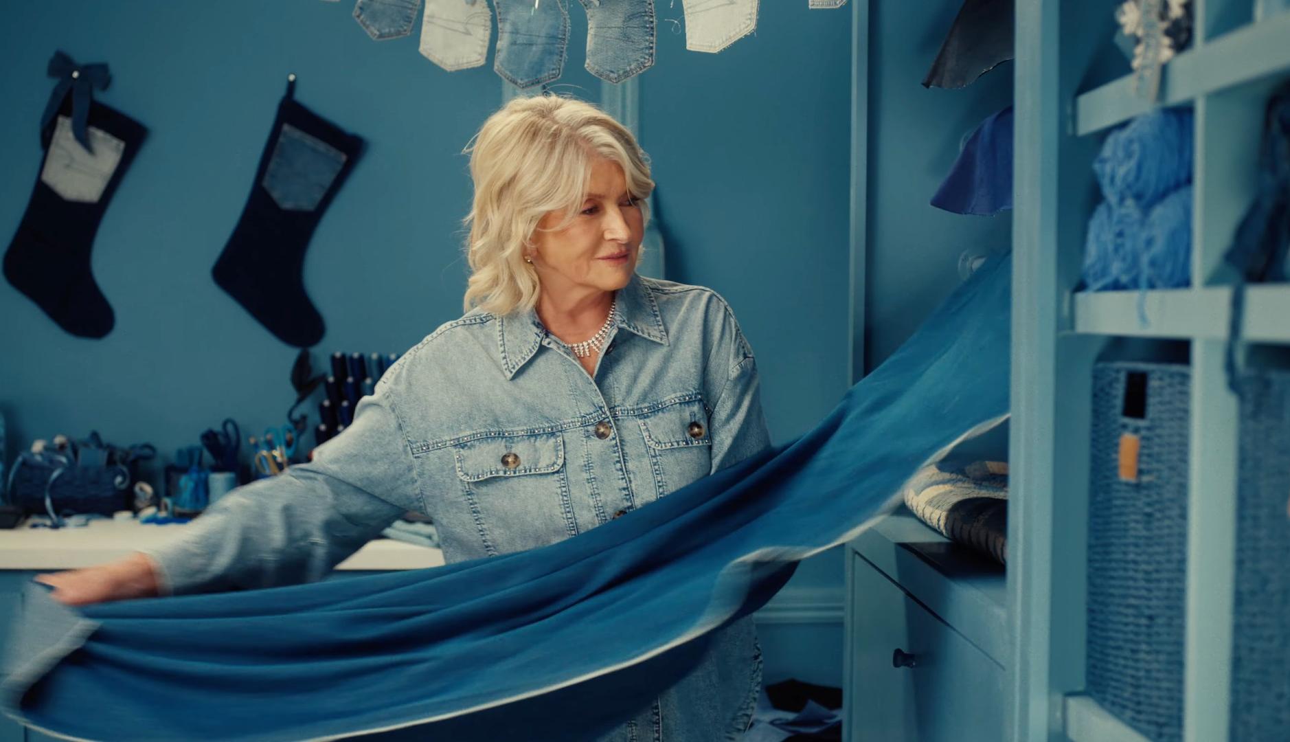 Martha Stewart en el anuncio de Navidad de American Eagle