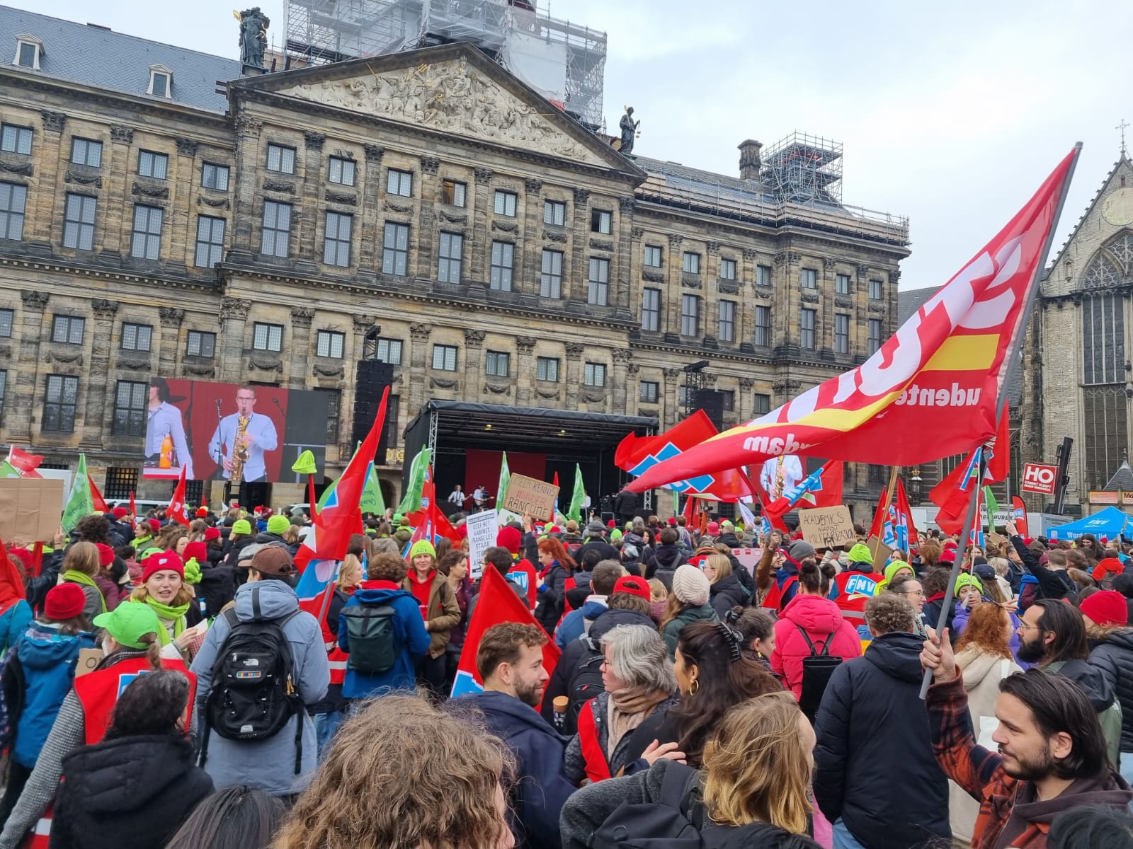 WURがアムステルダムでストライキ中