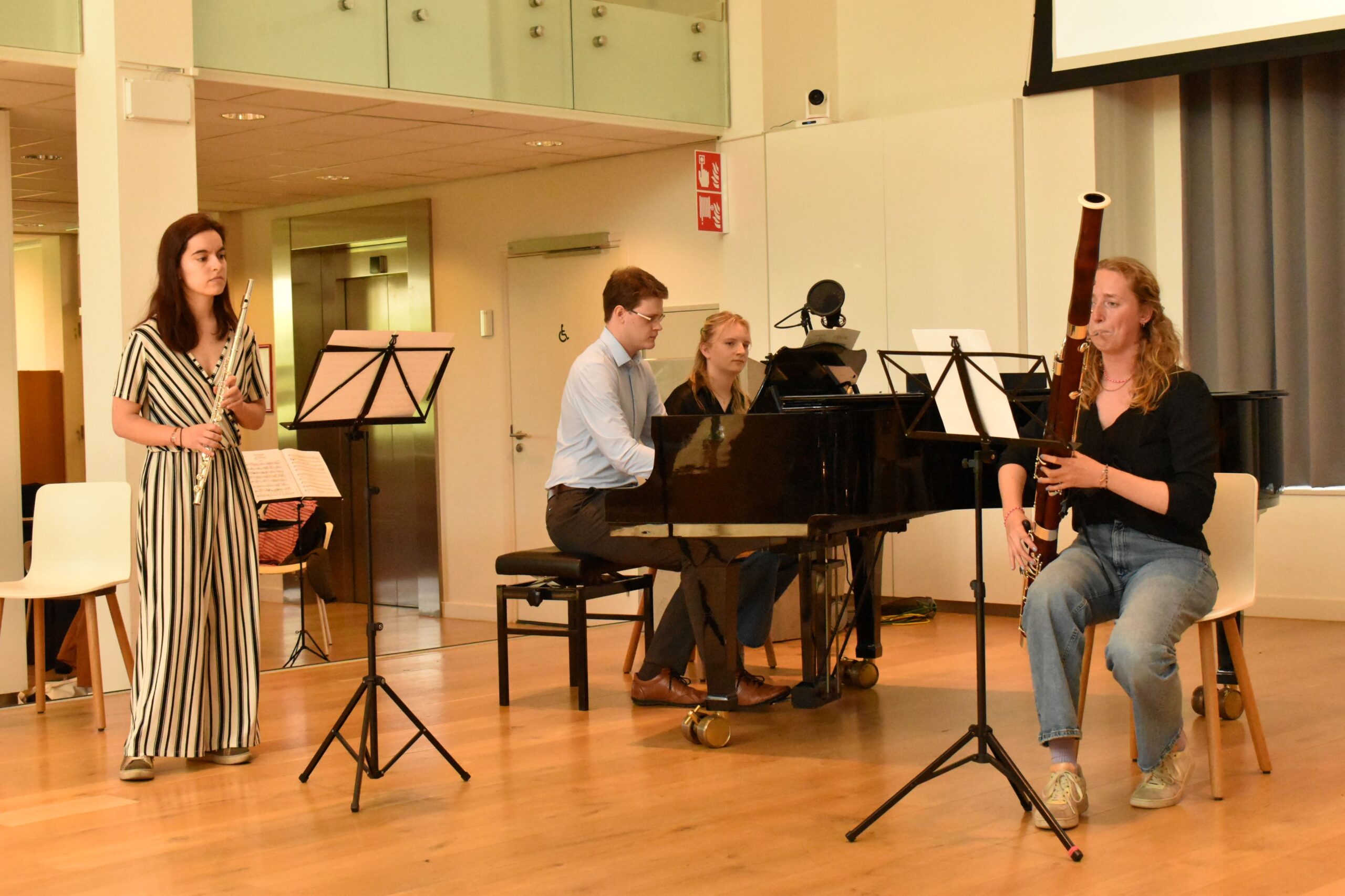Jiří Svatoš op piano, Amélie Rebeix op fluit en Carolin Ellerkamp op fagot tijdens een lunchconcert in Impulse.