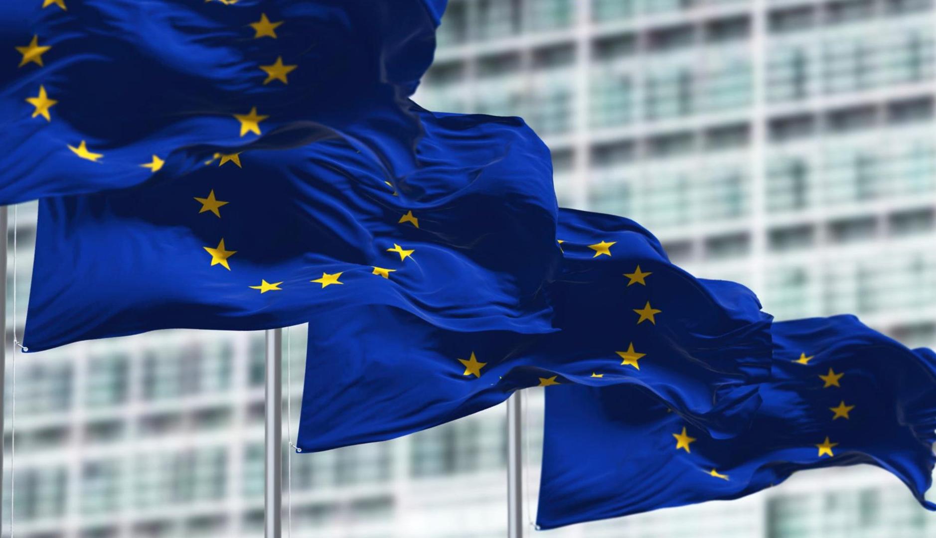 Banderas de Europa ondeando