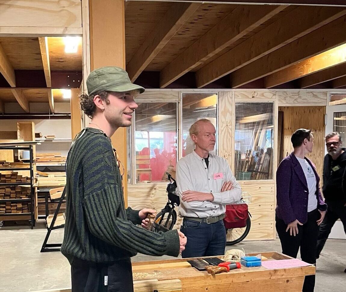 Klimaatburgemeester Jurian Leune bij de opening van het circulair ambachtscentrum in NudeToekomst. Eigen foto