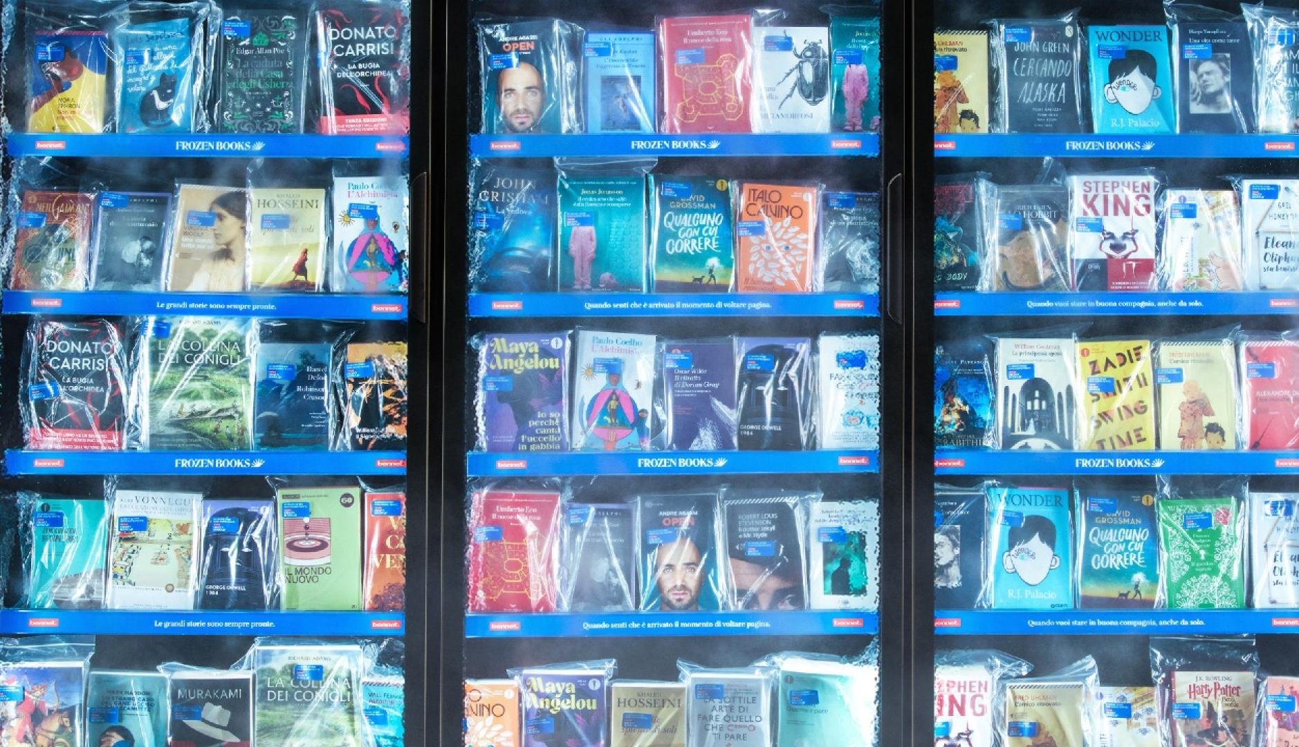 ベネットのスーパーマーケットでは、読書を促進するために本を冷凍庫に置いています