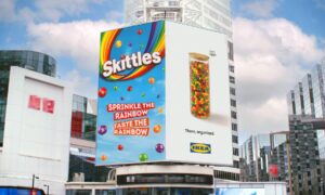 イケア・カナダは、他のブランドの「混乱」を整理することで自社の収納製品を強調しています