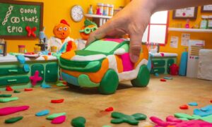 シュコダは新しい電気自動車を発売し、よりアクセスしやすい創造的な言語を探求するために Play-Doh に頼る