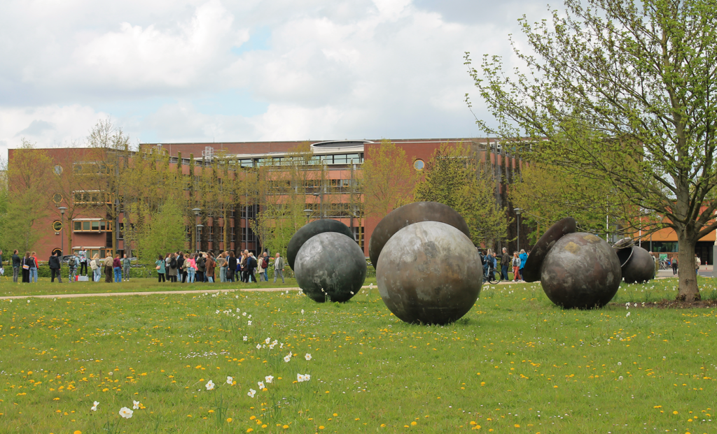 （鼻）理事会は当面外で会議中です