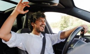 アリアンツ、Spotify を「より安全な」運転を促す曲で交通安全ツールに