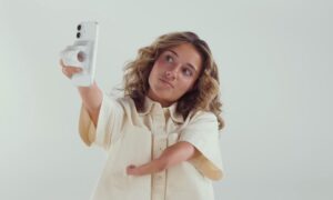 Apple、iPhoneの保持とアクセスを容易にするサポートとグリップアクセサリを再発売