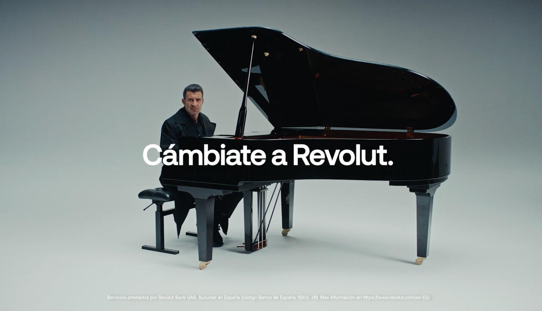 Revolut、銀行変更を要求するためにルイス・フィーゴと物議を醸している彼の契約に目を向ける