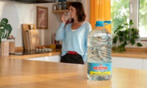 ベゾヤは、このカテゴリーのトレンドに適応するために、3.14 リットルボトルの Pi を発売