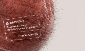 Plastic Change、挑発的なキャンペーンで男性の生殖能力におけるマイクロプラスチックの存在について警告