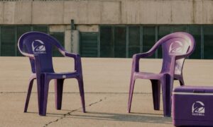 タコベル、バッドバニーのコンサートでファンの列に並ぶ場所を確保