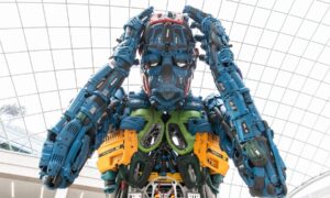 プロの工具盗難の影響が巨大な彫刻で再現される