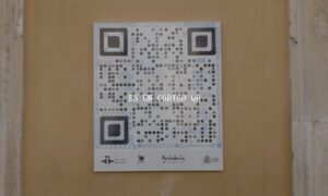 アンダルシアは、職人技のタイルで作られた QR コードでローマへの観光提案をもたらします