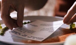 レクサスとレストラン「ディセーニョ」が食用プレスリリースで卓越性を目指した提携を開始