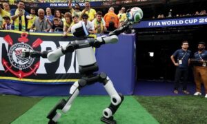 これはワールドカップの試合でのヒュンダイのロボット作動です