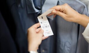 インディテックスは視覚障害のある人向けにアクセシブルなラベルを導入しています