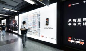 レゴ、上海地下鉄のケーニグセグ自動車会社の隣にセットを展開