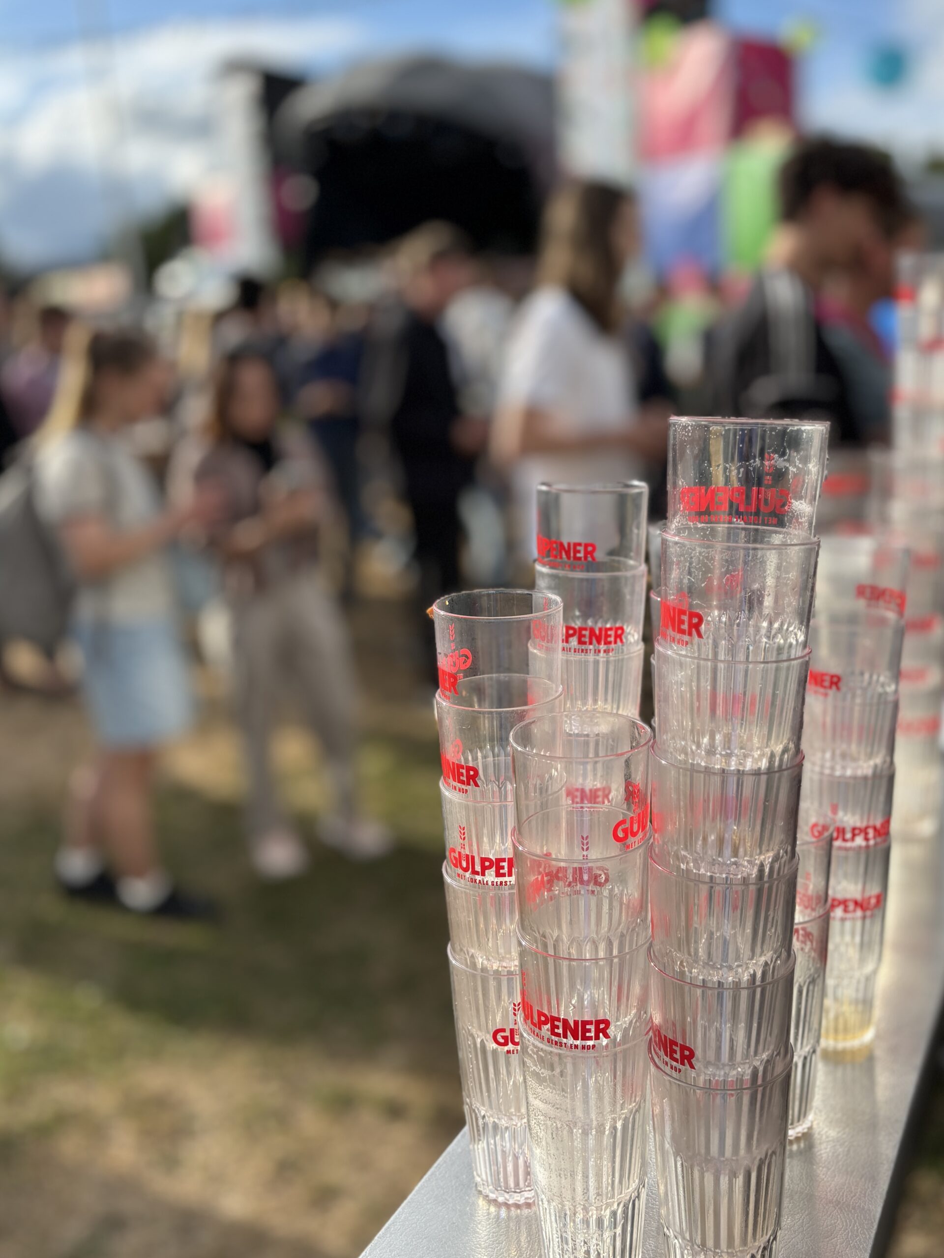 Een stapel bierglazen tijdens de AID in 2026