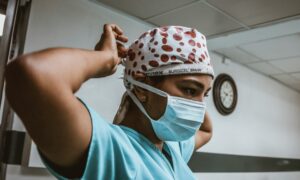内閣は「有用な」学問分野でより多くの学生を望んでいる