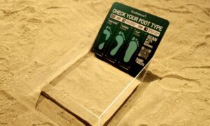 Foot Balance は、砂を自然のスキャナーとして使用してビーチの足跡分析を可能にします