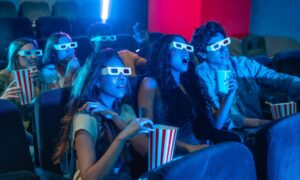 Z 世代がさまざまな社会体験を求めて映画に戻る