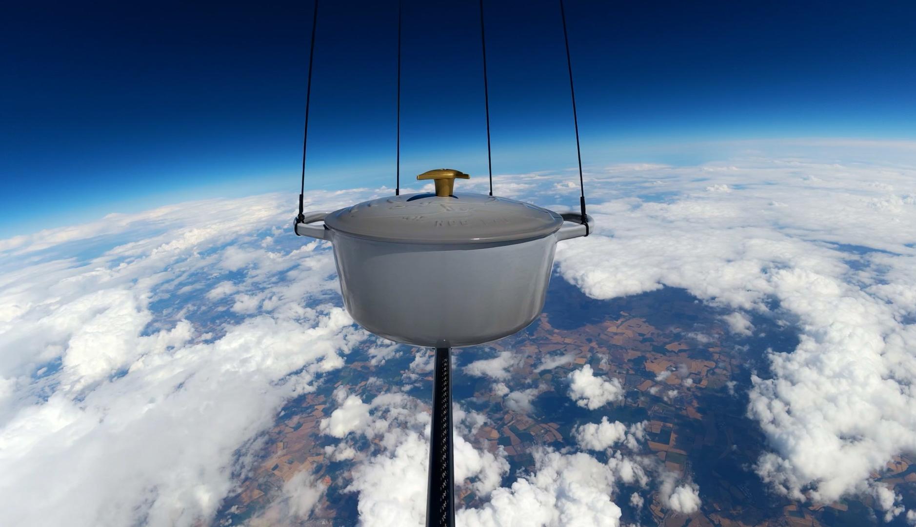 ル・クルーゼはスタートレックにインスピレーションを得た食器のコレクションを作成し、宇宙に打ち上げます
