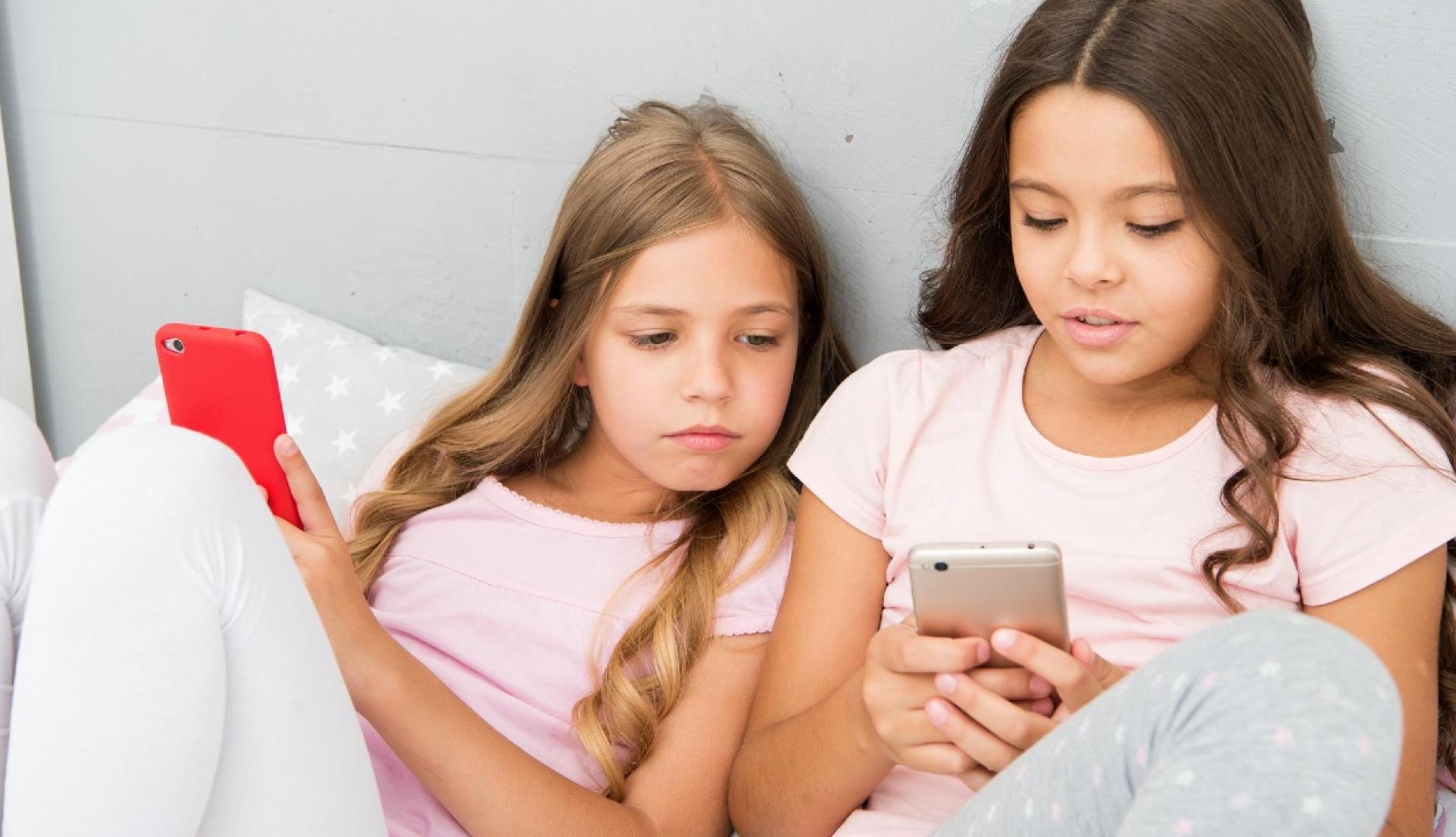 欧州連合は13歳未満のソーシャルネットワークを禁止し、その使用を15歳までに制限することを提案しています